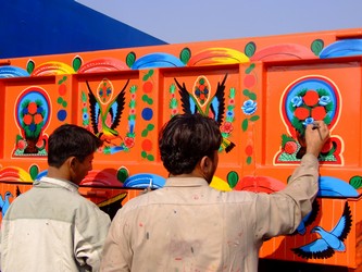 Pakistani truck Painter